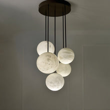 Carregar imagem no visualizador da galeria, Yue Alabaster Customizeable Chandelier
