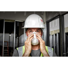 Cargar imagen en el visor de la galería, Respirador de protección contra el polvo Milwaukee N95 con junta con válvula, blanco, 1 paquete
